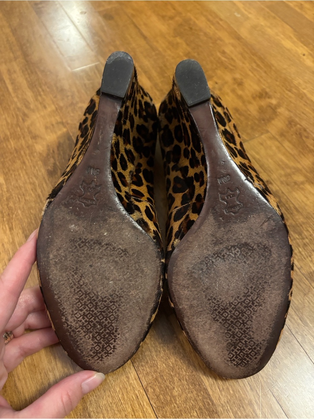 Tory Burch leopard print wedges sz 8 - Picture 6 of 6